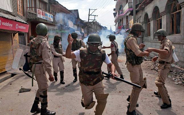 Using plastic bullets in Kashmir drawn from UN peacekeeping standards for crowd control