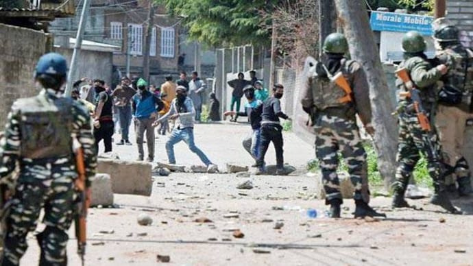 Srinagar bypoll: Kulgam youth killed in clashes with security forces