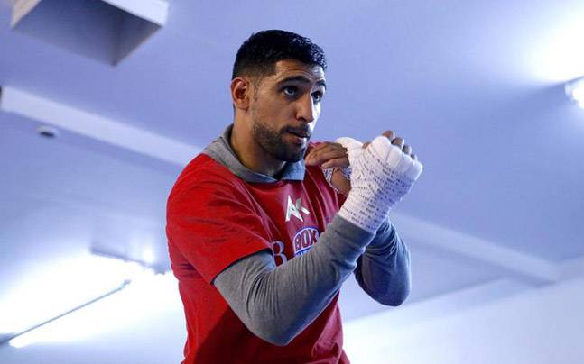 British boxer Amir Khan involved in road-rage incident in Manchester
