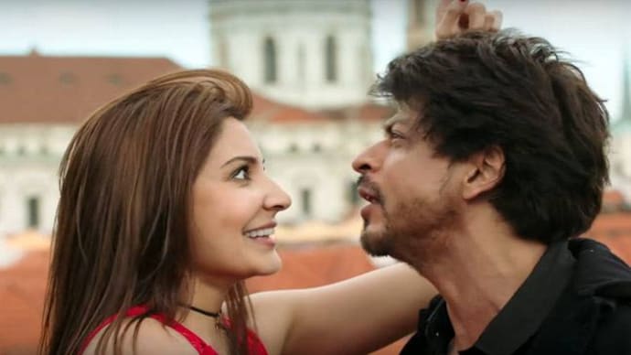 Jab Harry Met Sejal Song Safar: Just 7 Frames That'll Make You Fall In Mad  Love With Shah Rukh Khan