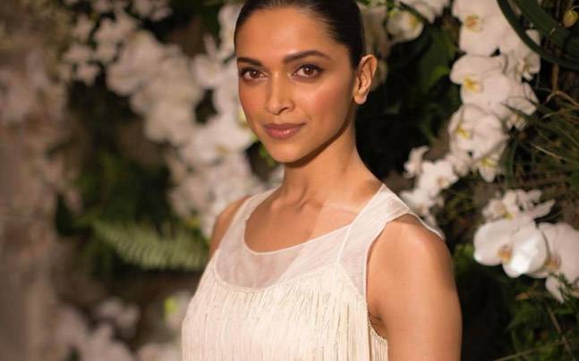 Your Kajal And Eyeliner Could Be Causing You This Harmful Eye Disease Lifestyle News