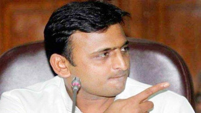 Akhilesh Yadav''s supporters travelling in 150 cars passed the Barabanki toll plaza without paying tax.