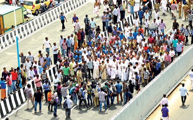 Kerala CM Pinarayi inaugurating a flyover in Kochi. (Photo: AS SATHEESH)