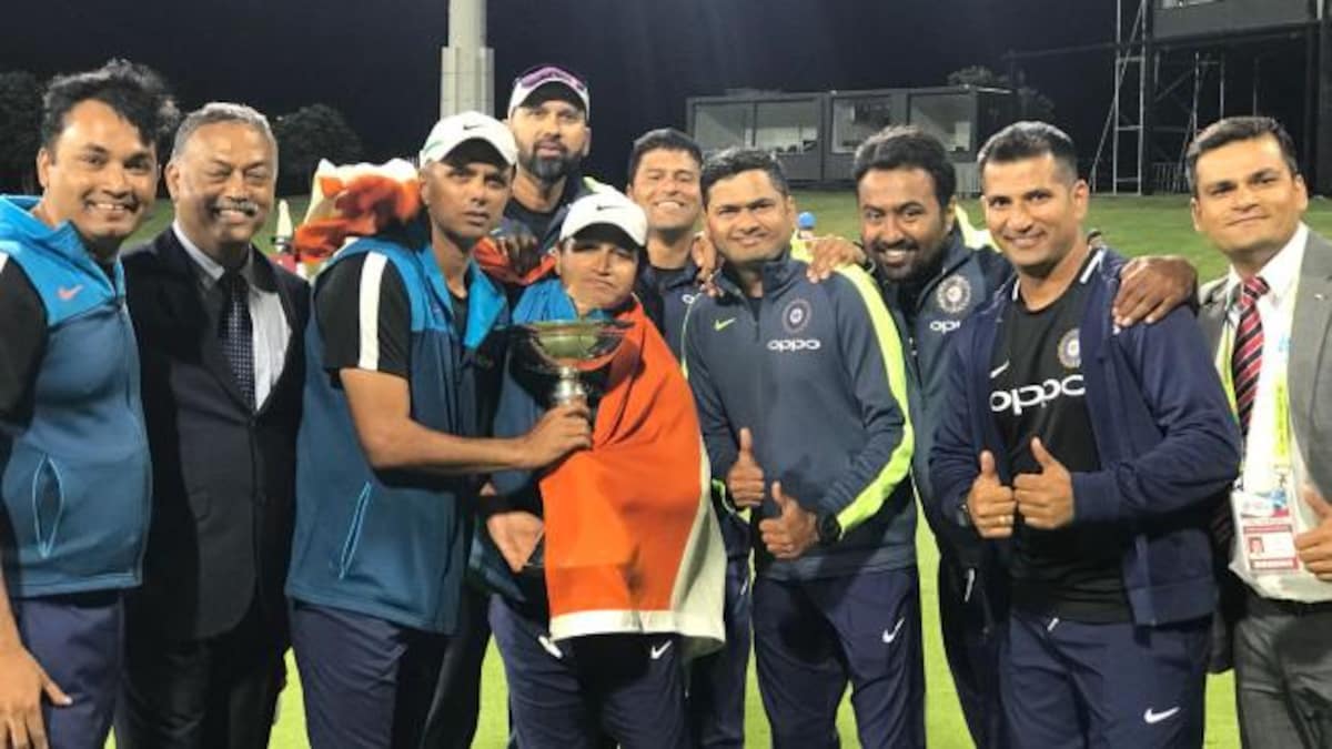 Rahul Dravid's prize money for U-19 World Cup win reduced to Rs 25 lakh following his request - Sports News