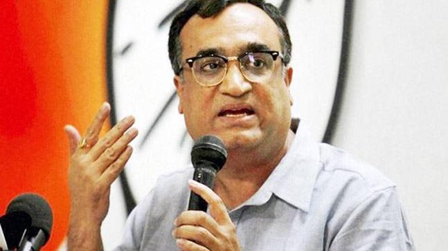 CCTV row: Kejriwal, ministers, MLAs sit on 'dharna' outside LG office