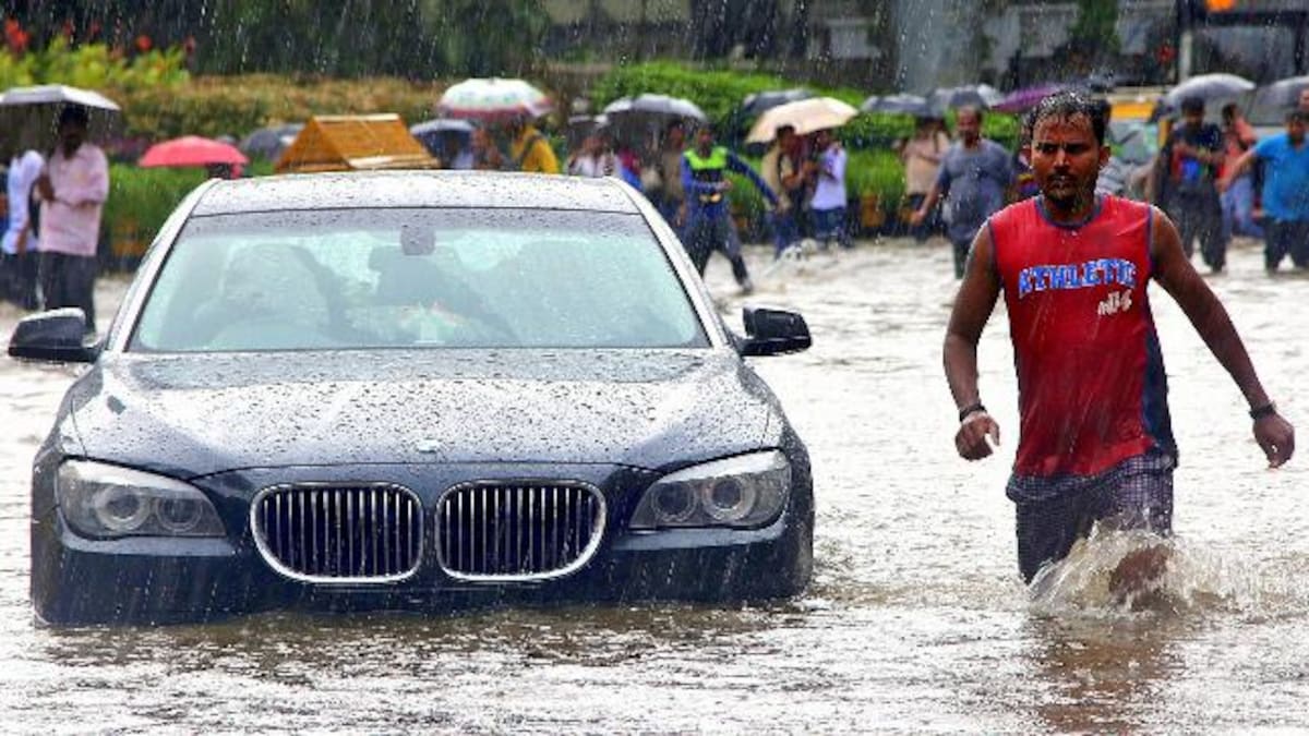 Using car cover discount in rainy season