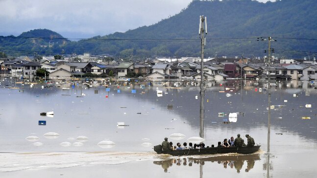 Residents are rescued from a flooded area by Japan Self-Defense Force soldiers in Kurashiki. Residents are rescued from a flooded area by Japan Self-Defense Force soldiers in Kurashiki.