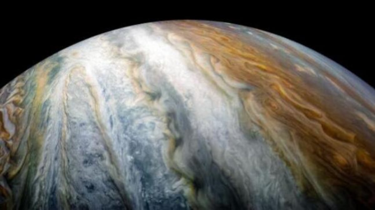 Why Jupiter has a Giant Red Spot | How the Universe Works