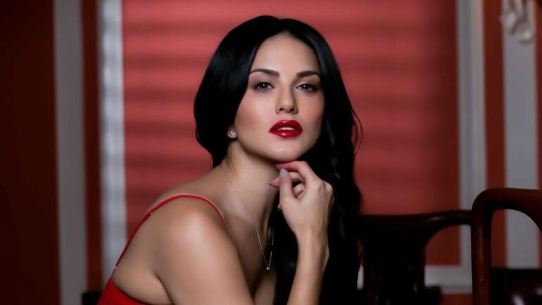 Sunny Leone gets brutally trolled for wearing a bikini - Movies News