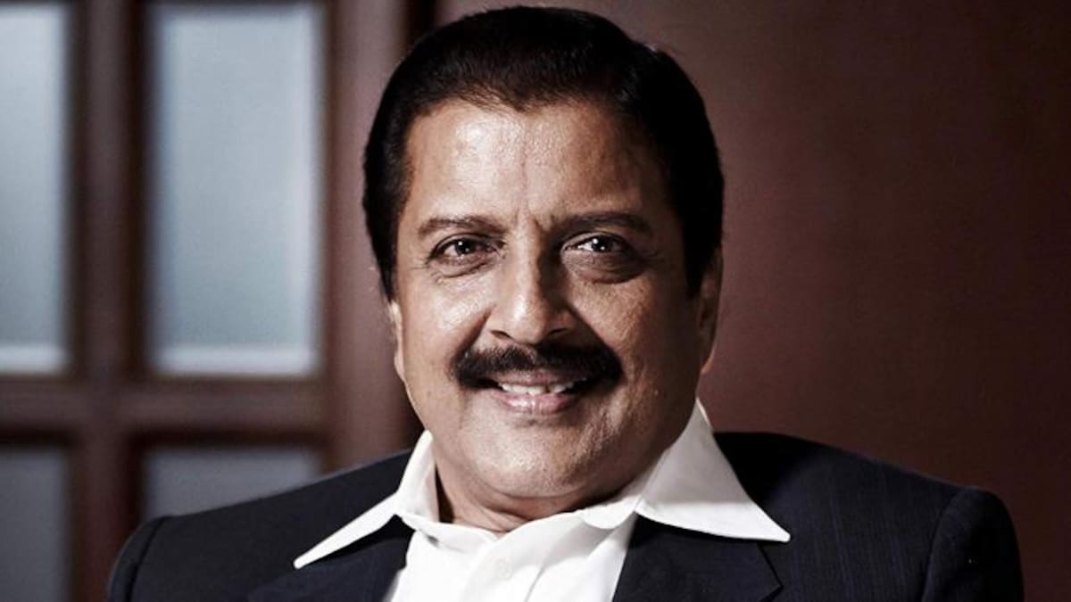 Sivakumar gifts fan a new phone and apology. Watch video - Movies News