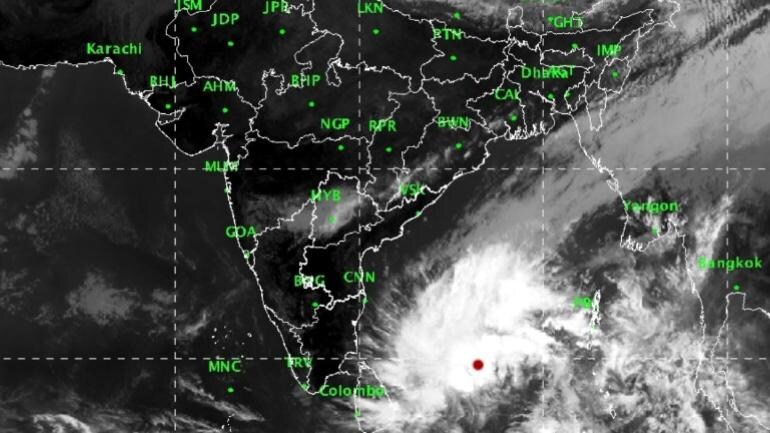 Deep Depression Over Bay Of Bengal Chennai To Escape Fury Of Cyclone Phethai India News