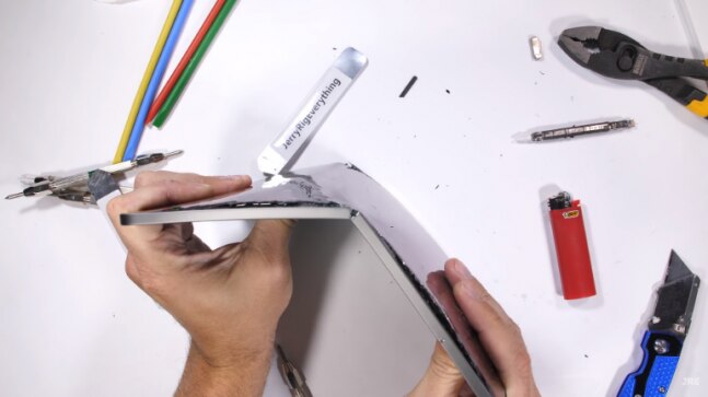 Apple just confirmed 2018 iPad Pros have a bend issue ...