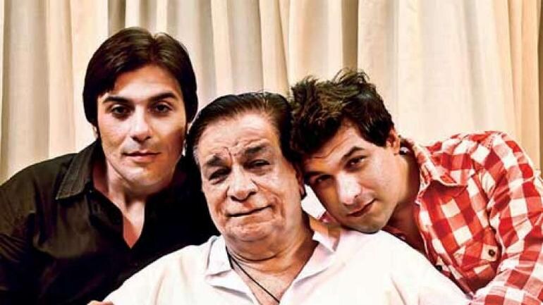 Kader Khan's son Sarfaraz breaks down recalling last moments: He struggled to kiss me but could not - Movies News