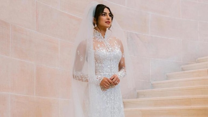 Priyanka chopra royal hotsell wedding dress cost