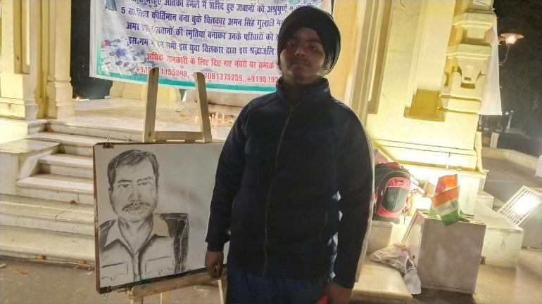  Artist pays tribute to Pulwama martyrs by preparing their sketches