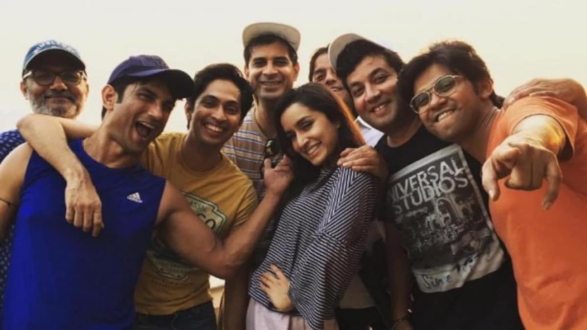 Sushant Singh Rajput And Shraddha Kapoor Are Pakka Pune Chhichhore In New Pics See Here Movies News