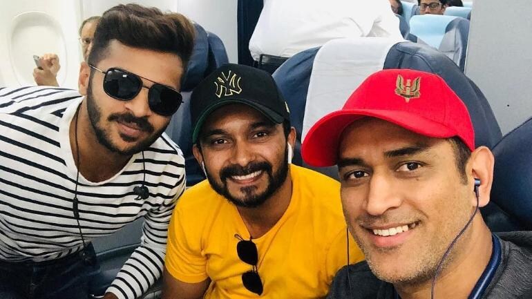 MS Dhoni, Harbhajan Singh join Chennai Super Kings camp ahead of IPL 2019 - Sports News