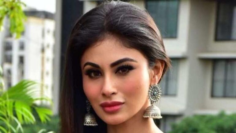 Mouni Roy gets admitted to hospital for two days after suffering from