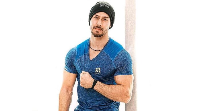 Tiger shroff blue t shirt 2025