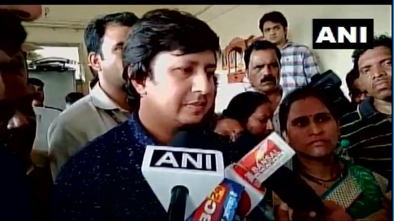 Case registered against BJP MLA Akash Vijayvargiya for beating up officer