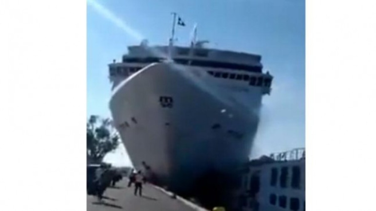 Heart Stopping Moment When Cruise Ship Crashed Into Tourist Boat In Venice Watch Viral Video Trending News News