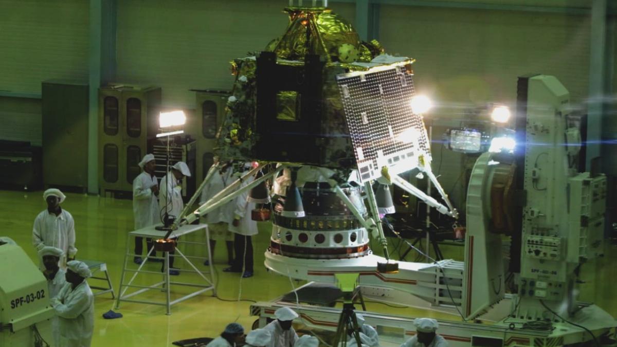 Chandrayaan-2 launch: Technical glitch leaves anxious spectators at ...