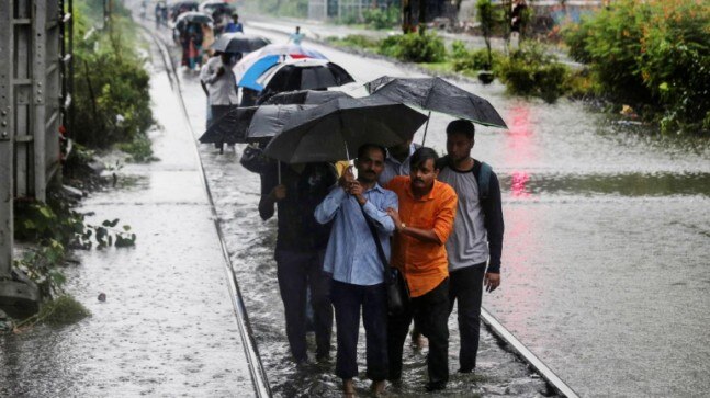 Monsoon cripples life in mumbai essay picture