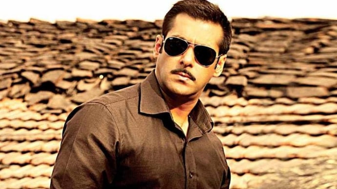 Salman Khan gets warm welcome from fans on sets of Dabangg 3. Watch video