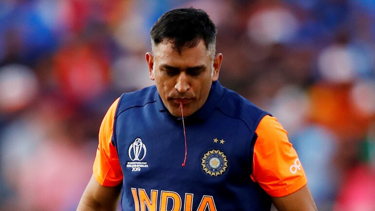 Picture Of Ms Dhoni Spitting Out Blood Goes Viral Here S What