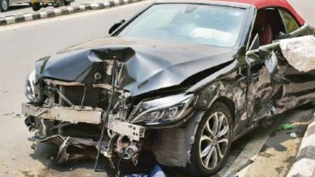 Teen Rams Merc Into Wagonr Of Troopers Kills 1 Mail Today News Teen Rams Merc Into Wagonr Of Troopers Kills 1 Mail Today News