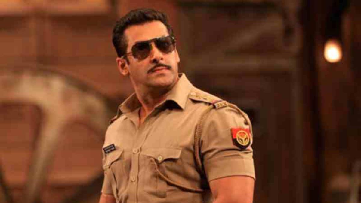 Salman Khan sends fans into a frenzy during Dabangg 3 shoot in Pune. Watch video