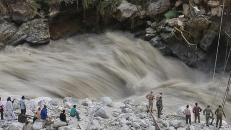 Image Result For Jeep-Fall-Into-River-In-Chamoli-