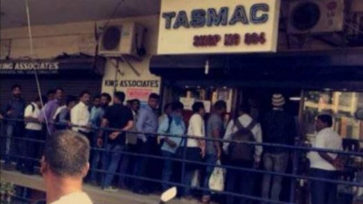 Tamil Nadu: Murder of Tasmac employee triggers protests in Krishnagiri and Dharmapuri, protesters demand action against accused - India News