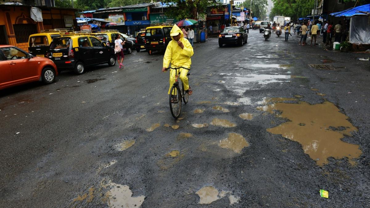 Mumbai roads: 17,200 pothole complaints, BMC attends only 3,500