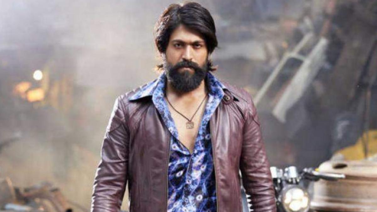 KGF star Yash seen with Karnataka CM at a Youth Festival - CineBlitz