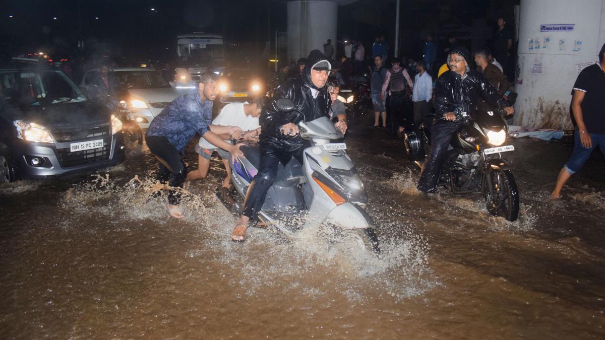 Pune flood toll rises to 22, five missing