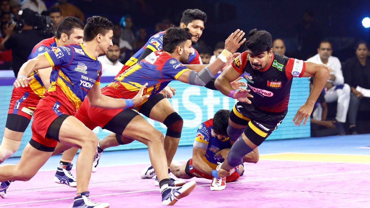 PKL 2019 Highlights: UP Yoddha wrap up home leg with convincing 45-33 win over Bengaluru Bulls - Sports News