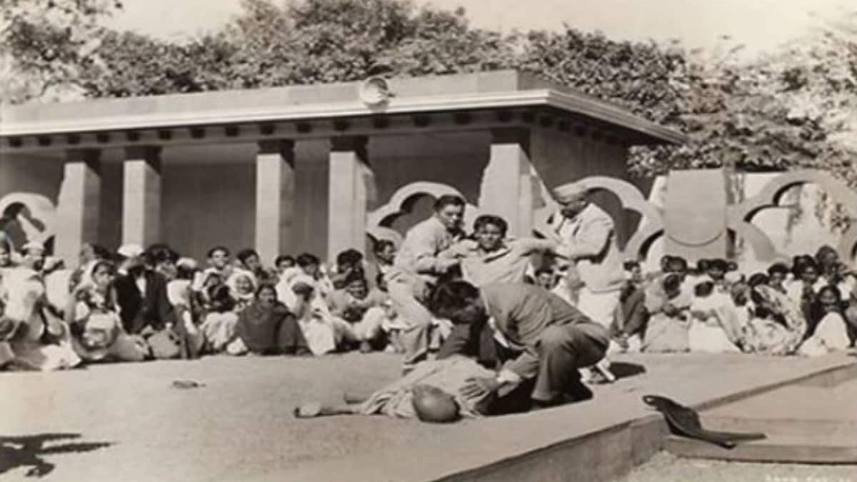 Fact Check: Is this a photo of Mahatma Gandhi's assassination?