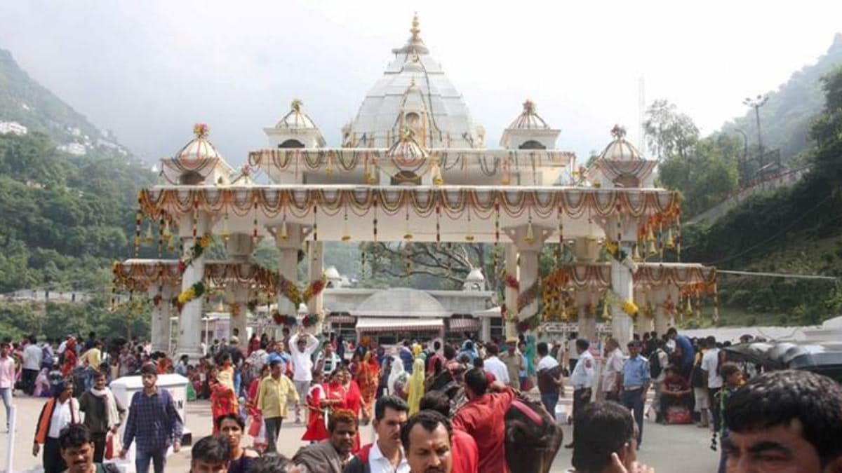With over 3 lakh devotees, Mata Vaishno Devi Shrine records ...