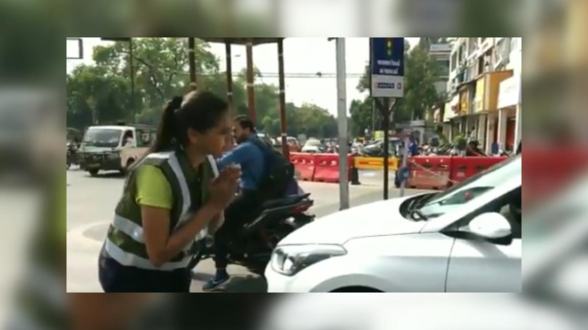 Indore girl dances on the streets to spread traffic awareness. Watch viral video