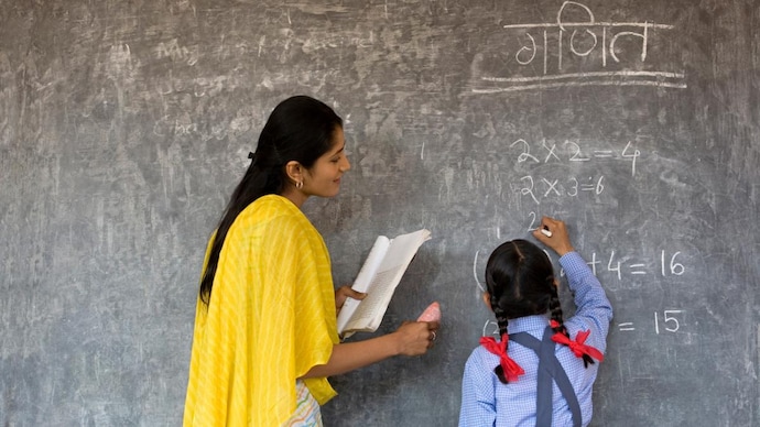 West Bengal para-teachers demand hike in salary, launch indefinite fast