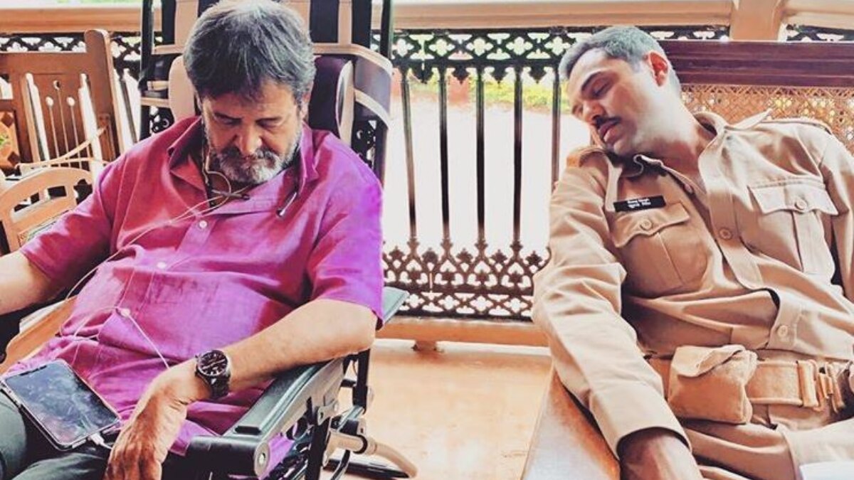 Abhay Deol and Mahesh Manjrekar napping on the set is hilarious. Seen yet?