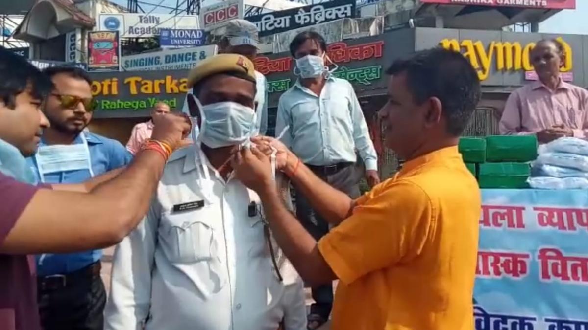 Masks distributed to people in Lucknow as air quality continues to remain toxic