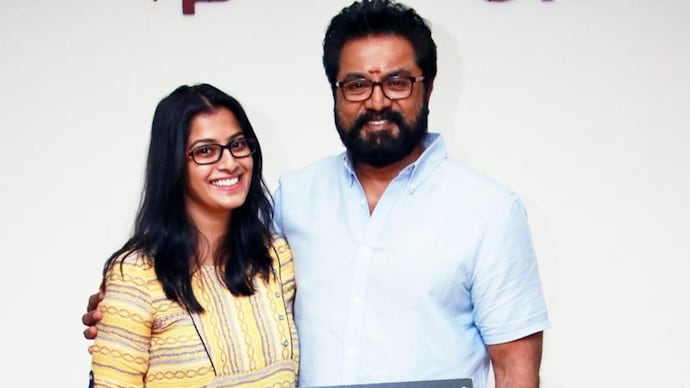 Sarathkumar regrets not helping daughter Varalaxmi during Podaa Podi. This  is why - India Today