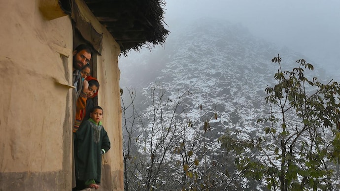 Unusual spell of cold wave grips North India. Here's why