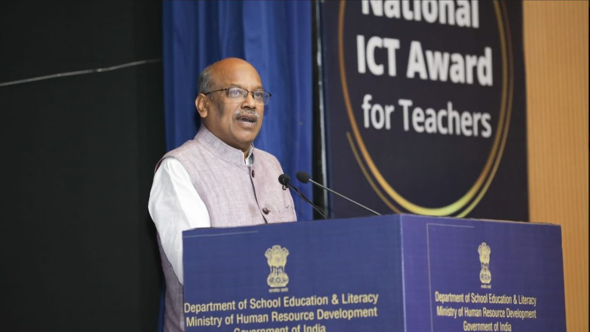 43 school teachers conferred with National ICT Awards - Education Today News