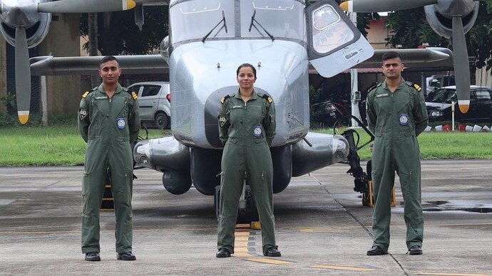 Sub-lieutenant Shivangi becomes first woman pilot for Indian Navy