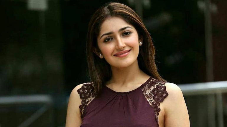 Sayyeshaa grooves to Rowdy Baby and sets the internet on fire. See