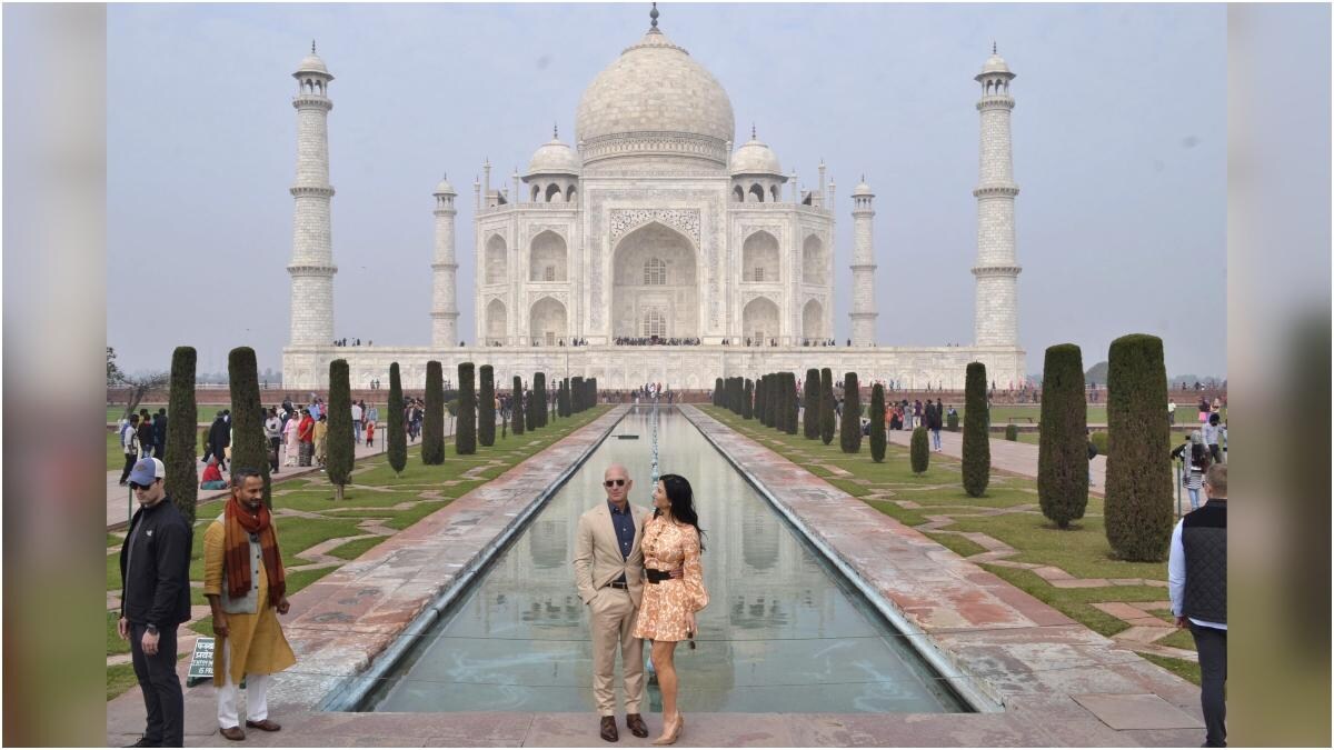 Jeff Bezos And Girlfriend Lauren Sanchez Pose In Front Of Taj Mahal During India Darshan See Pics Lifestyle News Jeff Bezos And Girlfriend Lauren Sanchez Pose In Front Of Taj Mahal During India Darshan See Pics Lifestyle News