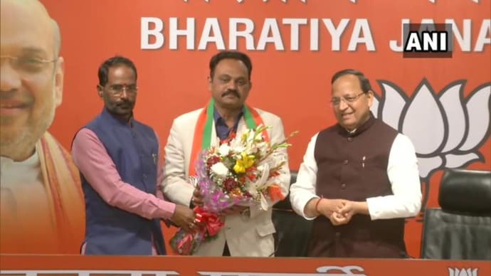 Congress leader Janardan Dwivedi's son Samir Dwivedi joins BJP